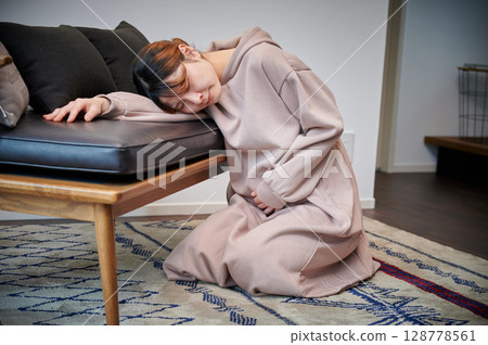 患有孕吐的女性、孕婦、產婦 128778561