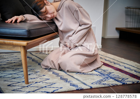 患有孕吐的女性、孕婦、產婦 128778578