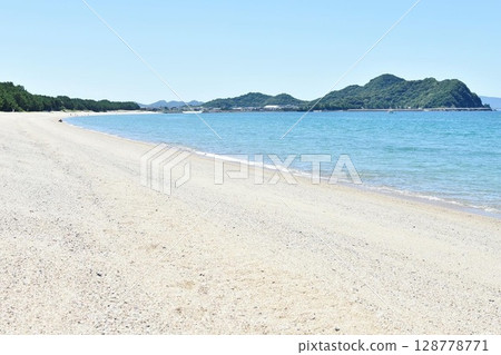 Beautiful sandy beach in midsummer Beautiful sandy beach in midsummer 128778771