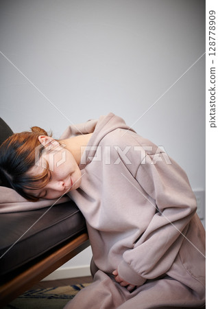 患有孕吐的女性、孕婦、產婦 128778909