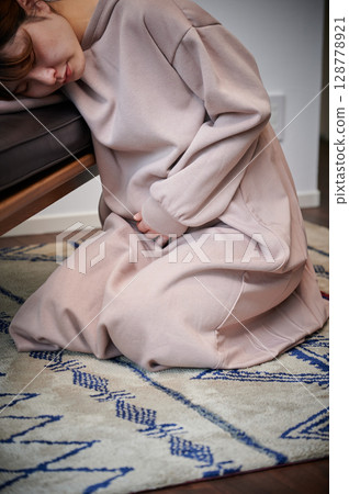 患有孕吐的女性、孕婦、產婦 128778921