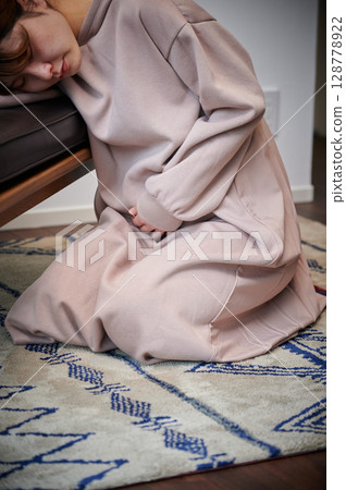 患有孕吐的女性、孕婦、產婦 128778922