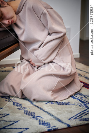 患有孕吐的女性、孕婦、產婦 128778924