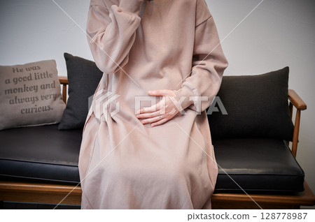 患有孕吐的女性、孕婦、產婦 128778987