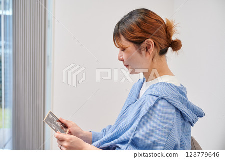 孕婦，產婦，椅子，溫馨的超音波照片 128779646
