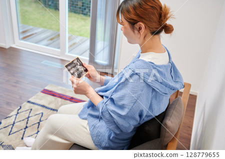 孕婦，產婦，椅子，溫馨的超音波照片 128779655