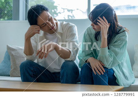 沮喪的夫婦 128779991