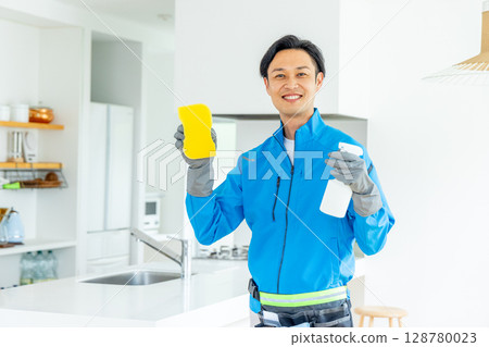 House cleaning, male 128780023