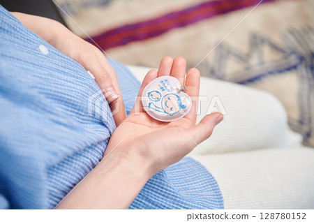 Pregnant woman maternity mark Pregnant woman maternity mark 128780152