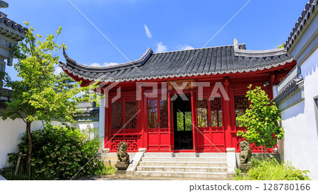 Summer at the Yokohama-Shanghai Friendship Memorial Hall Summer at the Yokohama-Shanghai Friendship Memorial Hall 128780166