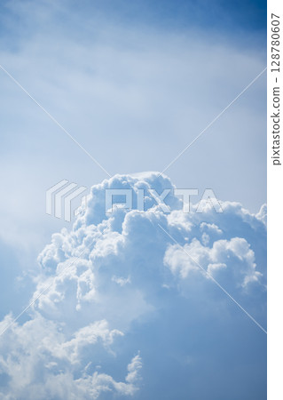 夏日的天空，藍天，晴朗，七月[神奈川縣伊勢原市] 128780607