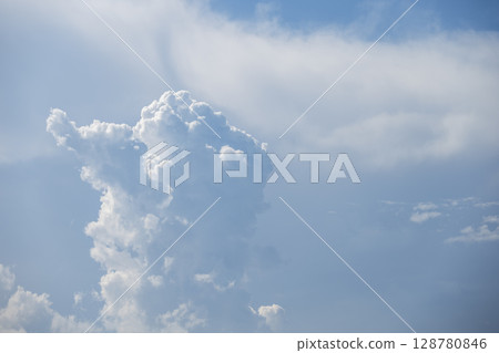 Summer sky, blue sky, sunny, July [Isehara City, Kanagawa Prefecture] 128780846