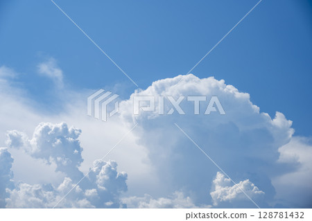 Summer sky, blue sky, sunny, July [Isehara City, Kanagawa Prefecture] 128781432