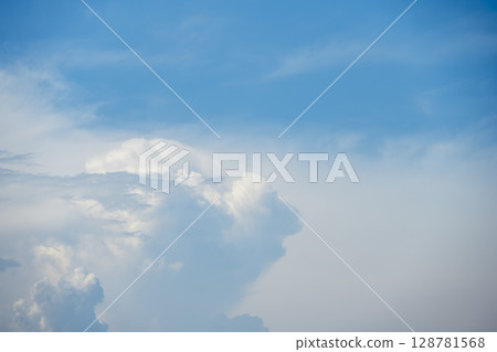 夏日的天空，藍天，晴朗，七月[神奈川縣伊勢原市] 128781568