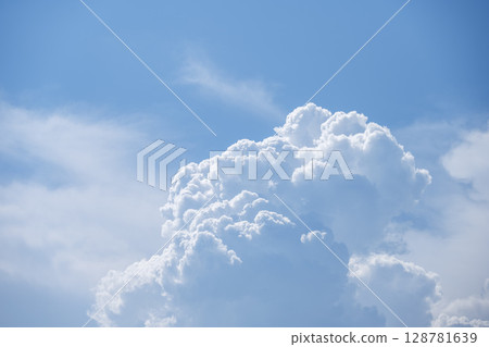 夏日的天空，藍天，晴朗，七月[神奈川縣伊勢原市] 128781639