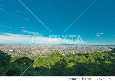 [Overlooking the Osaka Plain] Location: Mizunomijizoin Oaza Kodachi, Yao City, Osaka Prefecture 128782069