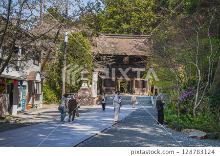 袋井市八多山尊永寺參道風景（靜岡縣） 128783124