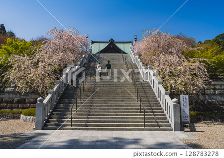 袋井市八多山尊永寺參道風景（靜岡縣） 128783278