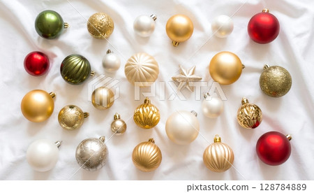 Golden Easter eggs and golden egg in a red box with pearl and gold Christmas decoration 128784889