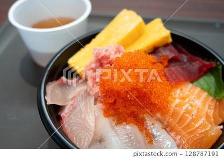 Fresh seafood on rice 128787191