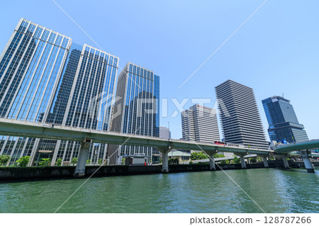 Early summer scenery along the Dojima River in Osaka (Kita-ku, Osaka City, Osaka Prefecture) Early summer scenery along the Dojima River in Osaka (Kita-ku, Osaka City, Osaka Prefecture) 128787266