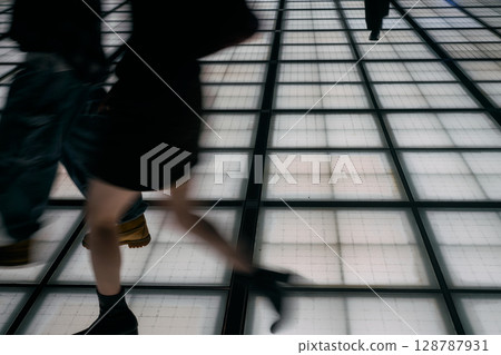 Walk away 128787931