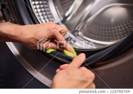 Cleaning the Inner Surface of a Washing Machine Drum for Optimal Performance and Hygiene 128788784