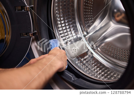 Cleaning the Inner Surface of a Washing Machine Drum for Optimal Performance and Hygiene 128788794