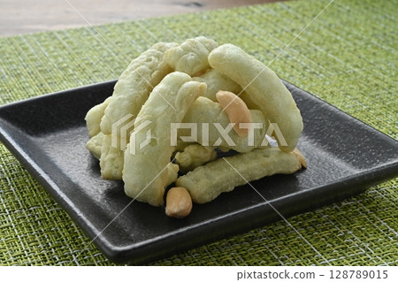 A pinch of salted edamame 128789015