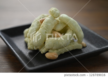 A pinch of salted edamame A pinch of salted edamame 128789016