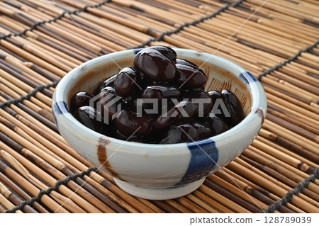 黑豆煮豆 128789039