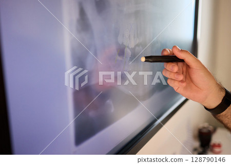 Digital Representation in Medical Education and the Process of Diagnosis and Treatment Digital Representation in Medical Education and the Process of Diagnosis and Treatment 128790146