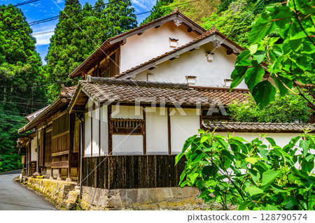 [World Heritage Iwami Ginzan Silver Mine Site and its Cultural Landscape] Early summer view of the Takahashi Family Residence 1, Oda City, Shimane Prefecture 128790574