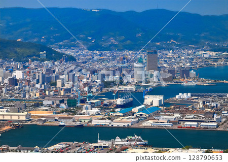 【香川縣】從八島丸展望台(日本觀光地百選)眺望高松市 【香川縣】從八島丸展望台(日本觀光地百選)眺望高松市 128790653