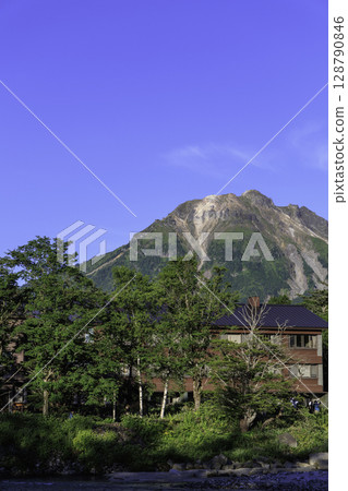 Mount Yakedake and Hotel Shirakabaso bathed in the summer morning sun Mount Yakedake and Hotel Shirakabaso bathed in the summer morning sun 128790846