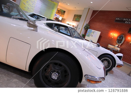 The legendary car known as Japan's first supercar, Toyota 2000GT (right-hand drive model, left-hand drive model) The legendary car known as Japan's first supercar, Toyota 2000GT (right-hand drive model, left-hand drive model) 128791886
