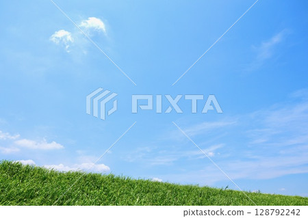 Refreshing blue sky and meadow 128792242