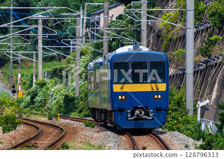 JR West DEC741 type comprehensive inspection car inspecting the Karatsu Line 128796313