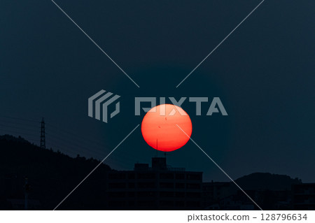 A sunset with a mysterious world A sunset with a mysterious world 128796634