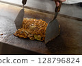 用鐵板做的炒麵 128796824