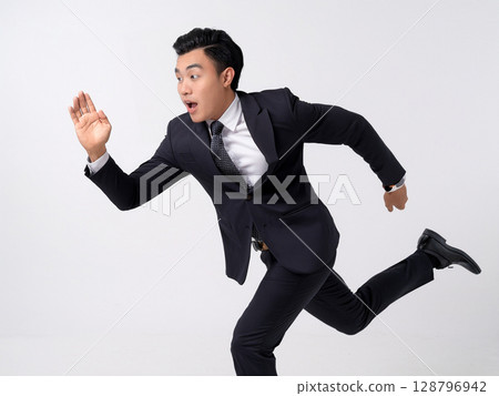 穿著西裝的商人 128796942