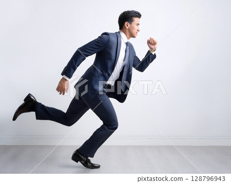 穿著西裝的商人 128796943