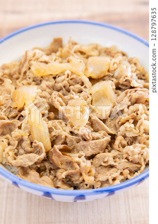 美味的牛肉碗 128797635