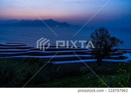 <熊本縣>大敷海灘、退潮時的日落 <熊本縣>大敷海灘、退潮時的日落 128797962