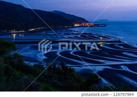 <熊本縣>大敷海灘、退潮時的日落 128797964