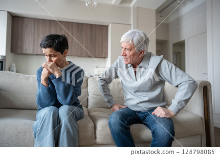 Marital conflict of vulnerable wife and husband in aggression, arguments and emotional manipulation Marital conflict of vulnerable wife and husband in aggression, arguments and emotional manipulation 128798085