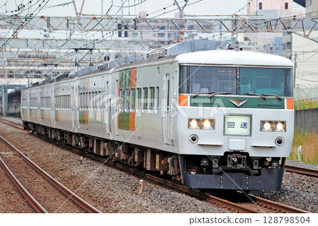 東海道本線平塚站 JR東日本185號B4列車（大宮站）停駛 128798504