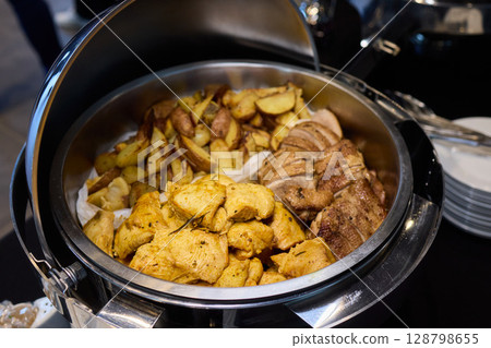 Delicious and Colorful Skewers of Grilled Vegetables and Juicy Meats for Everyone to Enjoy 128798655