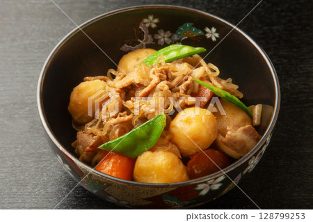 豬肉和馬鈴薯 128799253