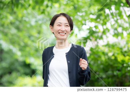 Woman, Fresh green, Green, Smile 128799475